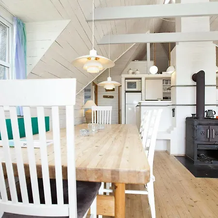 10 Person In Bl Vand * Blåvand